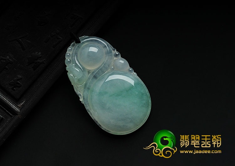 冰种飘花缅甸翡翠龙抱珠挂件