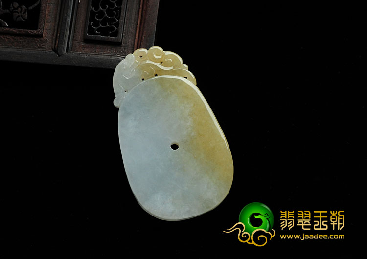 糯冰种黄翡缅甸翡翠福在眼前挂件