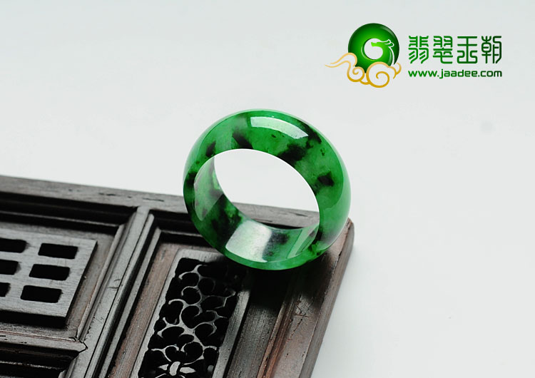 糯冰种浓绿缅甸翡翠指环