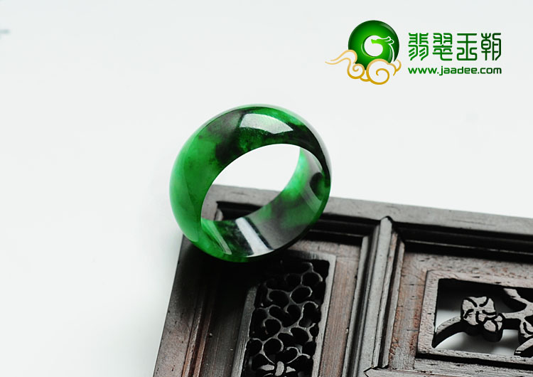 糯冰种浓绿缅甸翡翠指环