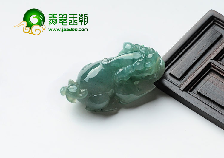 冰种晴水略飘花缅甸翡翠貔貅挂件