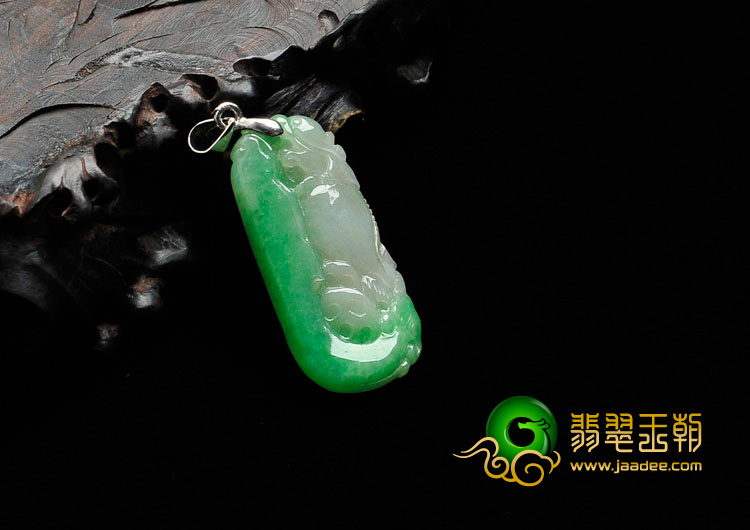 糯冰种翠色缅甸翡翠龙行如意挂件