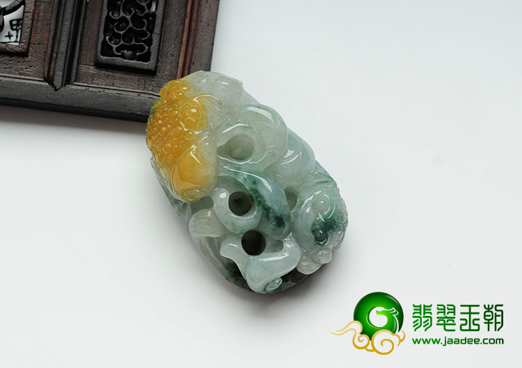 糯冰种黄翡飘花缅甸翡翠招财进宝挂件