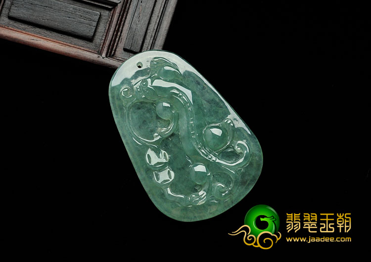 冰种晴水缅甸翡翠龙牌挂件