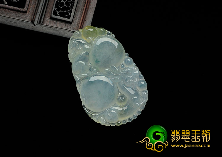冰种黄翡略飘花缅甸翡翠双龙戏珠挂件