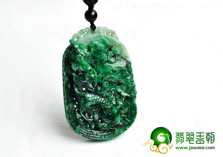 细糯种浓绿缅甸翡翠年年有余挂件