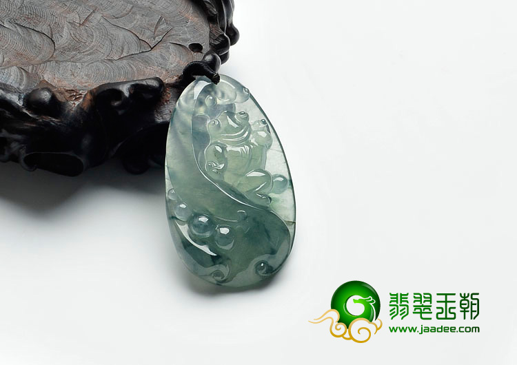 冰玻种飘花缅甸翡翠年年进财挂件