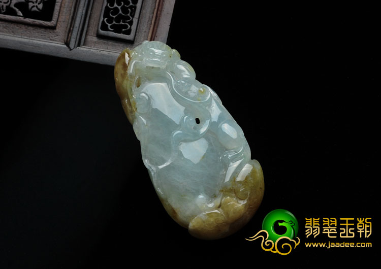 糯冰种晴水褐黄翡缅甸翡翠螭龙献福挂件
