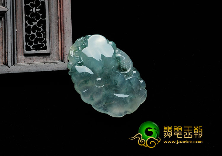 冰玻种飘花缅甸翡翠年年有余挂件