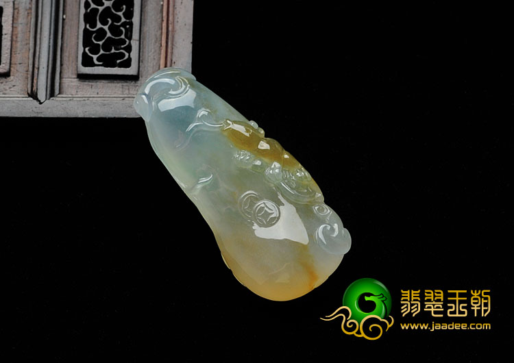 冰种黄翡缅甸翡翠福瓜挂件