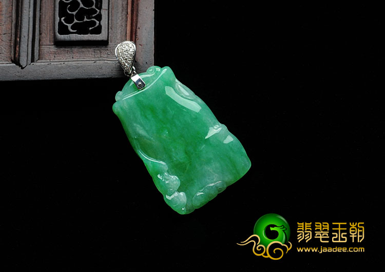糯冰种翠色缅甸翡翠节节高挂件