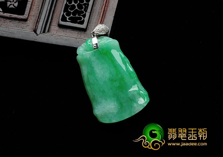 糯冰种翠色缅甸翡翠节节高挂件