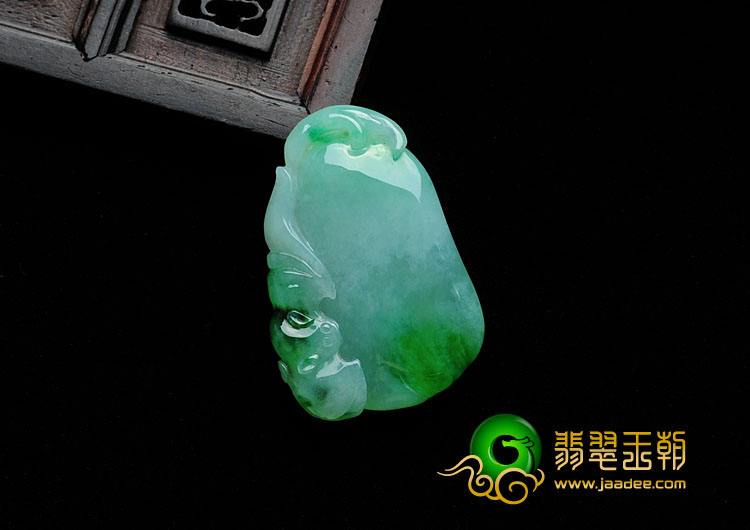 糯冰种翠色缅甸翡翠福瓜挂件