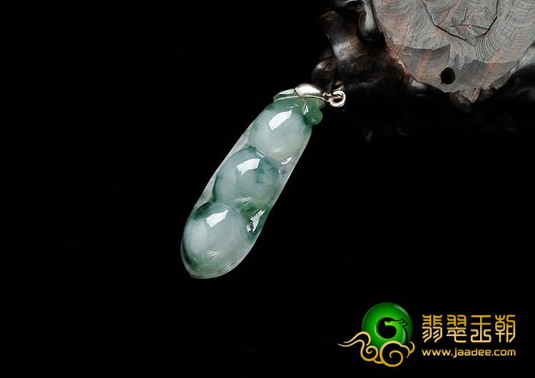 糯冰种飘花缅甸翡翠四季豆挂件
