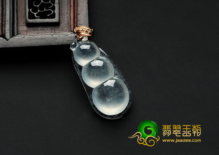 冰种晴水缅甸翡翠四季豆挂件