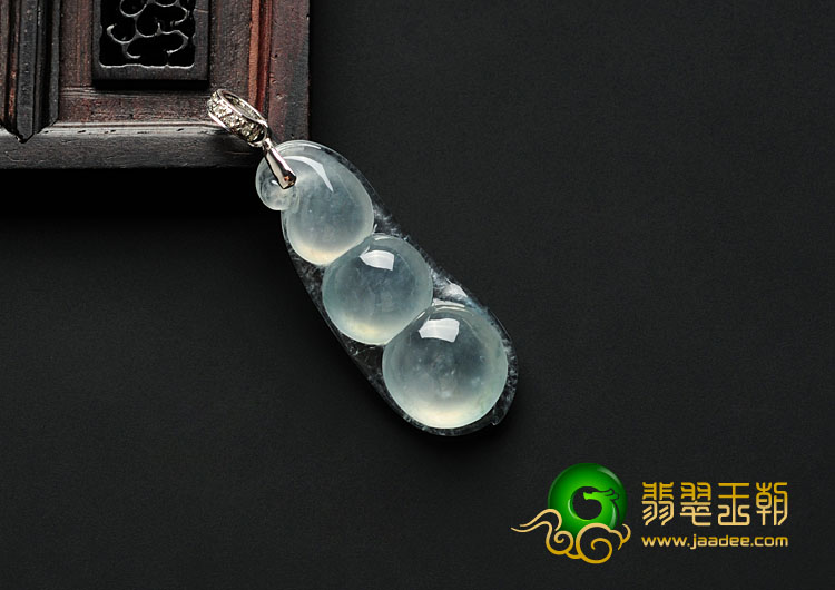 冰种晴水缅甸翡翠四季豆挂件