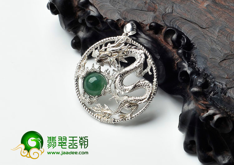 糯冰种油青缅甸翡翠镶银龙戏珠胸坠