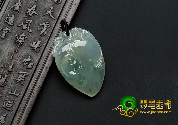 冰种飘花缅甸翡翠福瓜挂件