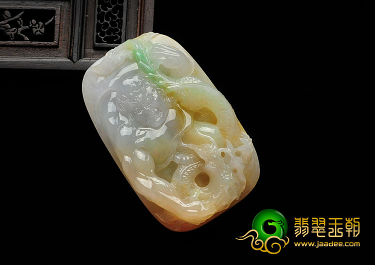 糯冰种淡三彩缅甸翡翠降龙罗汉挂件