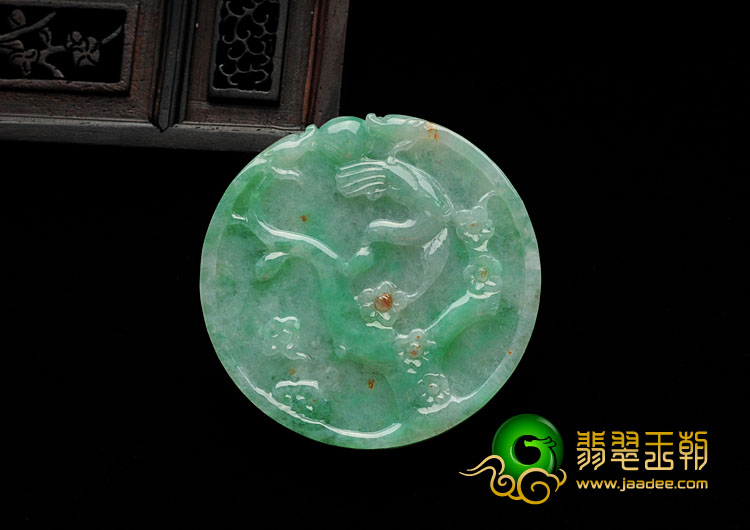 糯冰种豆绿飘红花缅甸翡翠喜上眉梢挂件