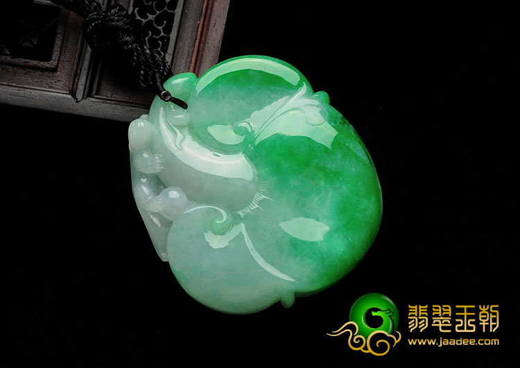 糯冰种翠色缅甸翡翠如意挂件
