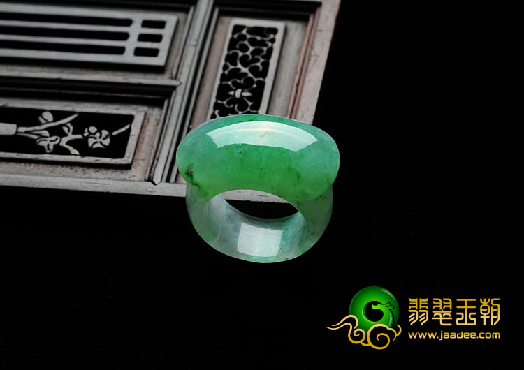 糯冰种飘翠缅甸翡翠马鞍指环