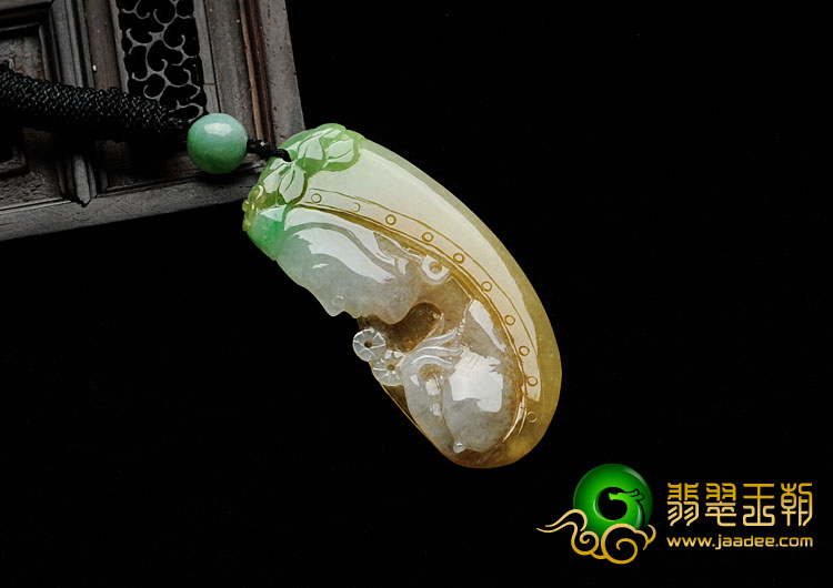 糯冰种三彩缅甸翡翠美人如玉挂件