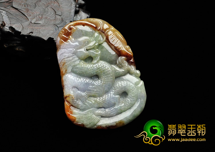 糯冰种三彩缅甸翡翠龙牌挂件