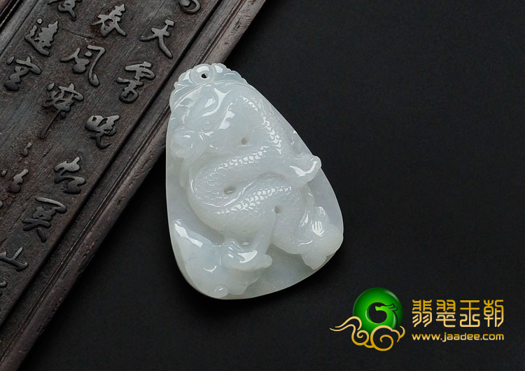 糯冰种白色缅甸翡翠龙牌挂件