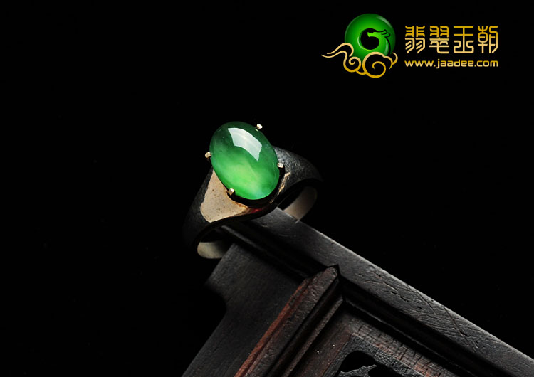 冰种菠菜绿缅甸翡翠戒面