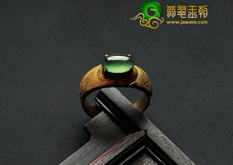 冰玻种晴水缅甸翡翠戒面