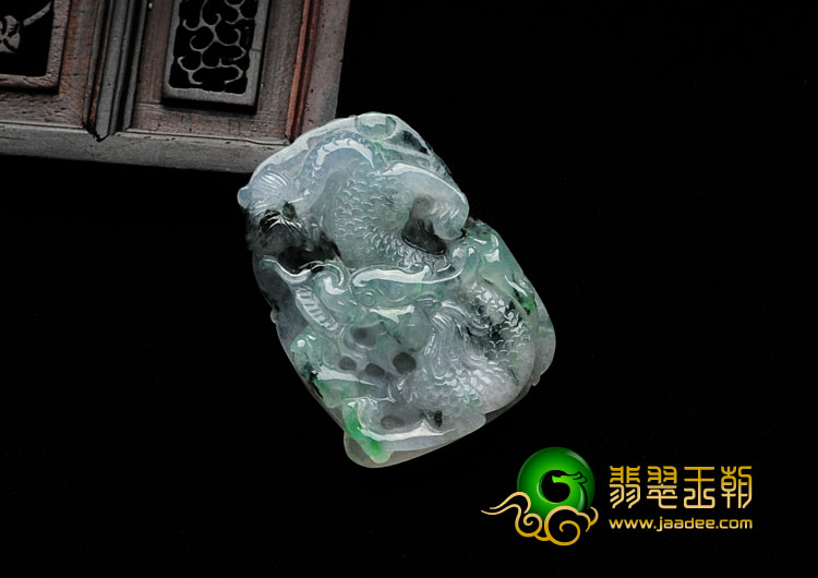 糯冰种飘花缅甸翡翠龙牌挂件