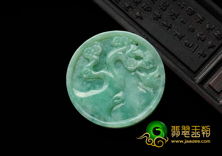 糯冰种豆绿缅甸翡翠喜上眉梢挂件