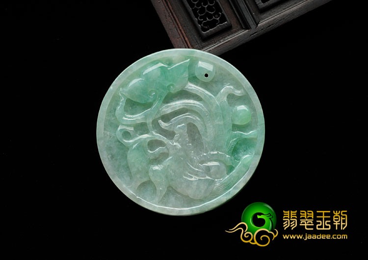 糯冰种豆绿缅甸翡翠龙凤牌挂件