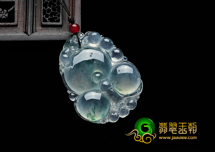 （超值推荐）冰玻种强莹光飘花缅甸翡翠掌上如意挂件