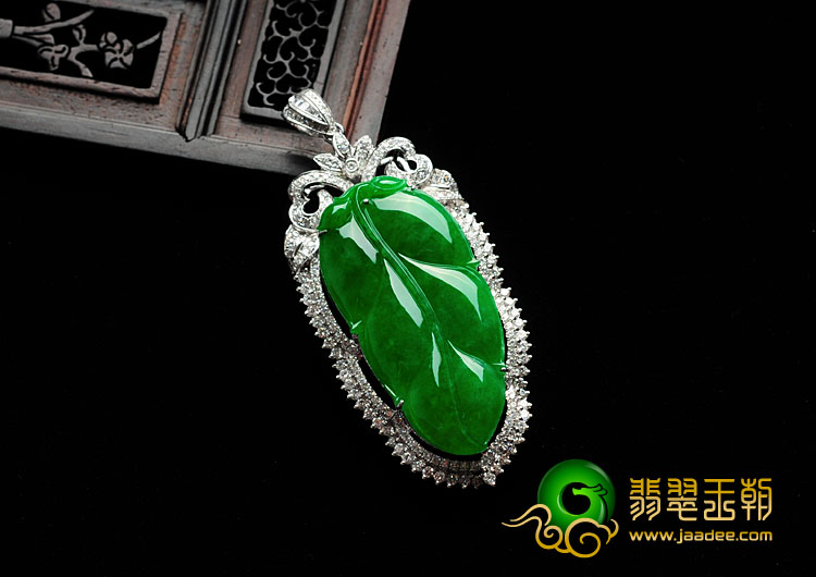 冰种正阳绿缅甸翡翠镶白金金枝玉叶胸坠（真钻）