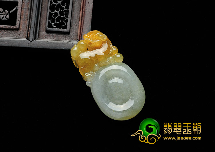 糯冰种黄翡缅甸翡翠福在眼前挂件