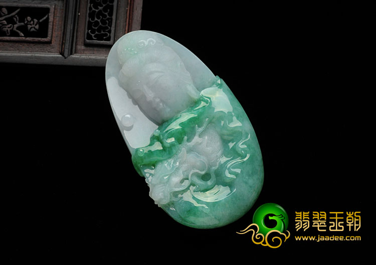糯冰种翠色缅甸翡翠龙头观音挂件