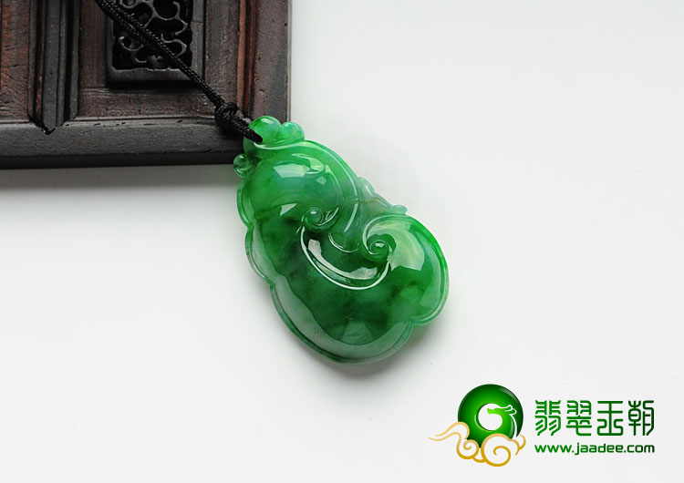 糯冰种翠色缅甸翡翠如意挂件