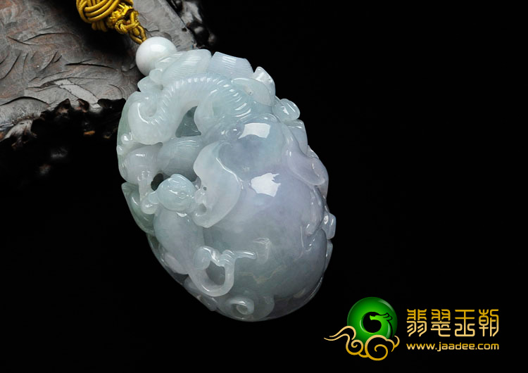 糯冰种春带彩缅甸翡翠风和万象手玩件