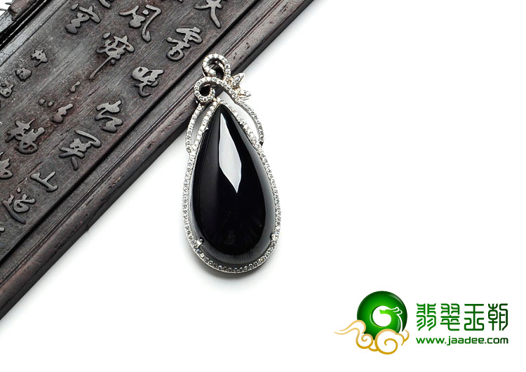 冰种墨翠缅甸翡翠镶银胸坠（水钻）
