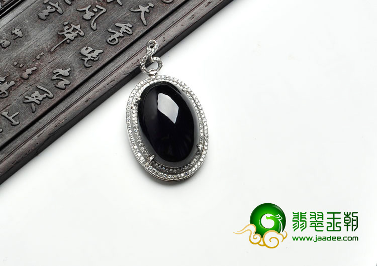 冰种墨翠缅甸翡翠镶银胸坠（水钻）
