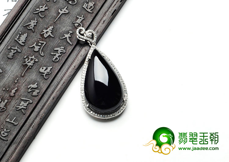 冰种墨翠缅甸翡翠镶银胸坠（水钻）