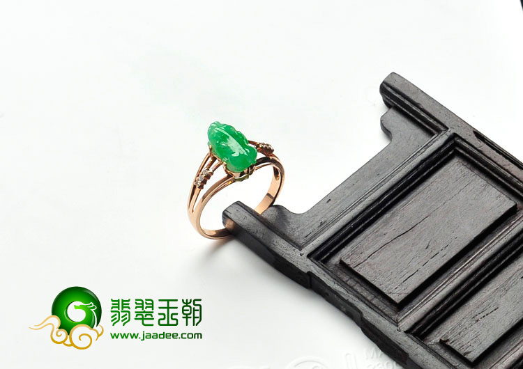 糯冰种翠色缅甸翡翠镶玫瑰金貔貅戒指