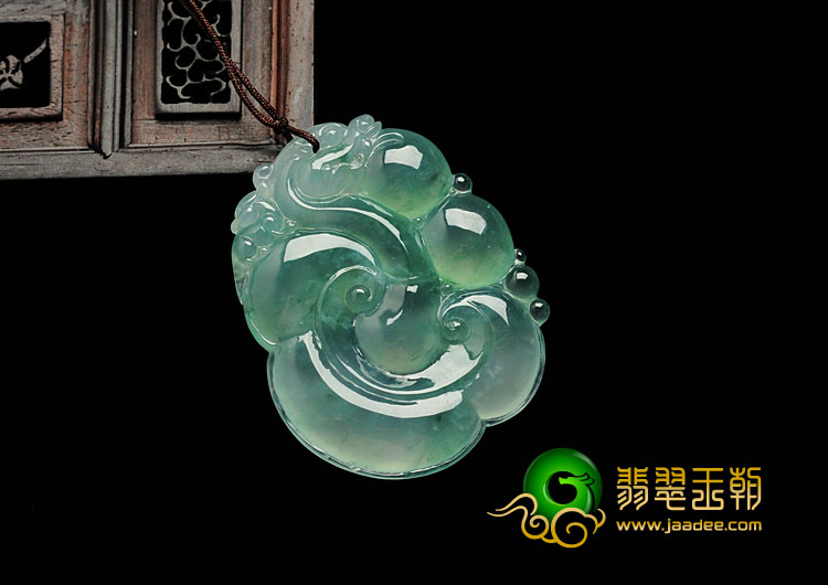 冰玻种晴水飘花缅甸翡翠龙行如意挂件
