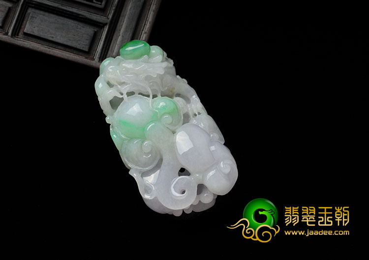 糯冰种飘翠缅甸翡翠龙行如意手玩件