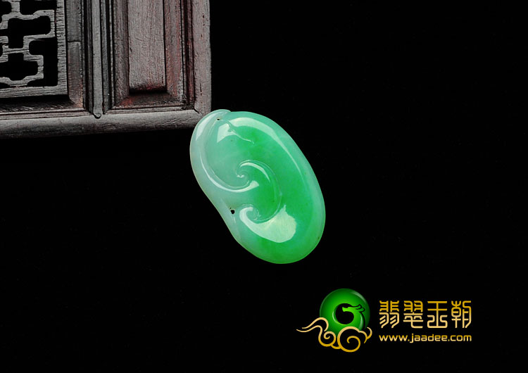糯冰种翠色缅甸翡翠如意挂件