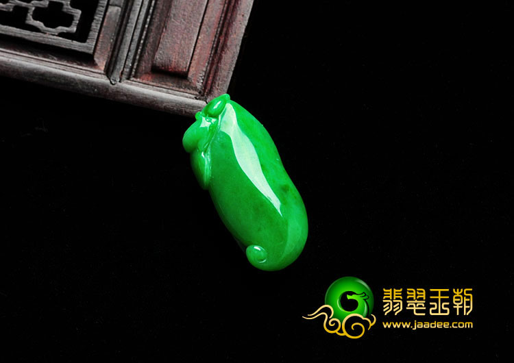 细糯种阳绿缅甸翡翠如意福瓜挂件