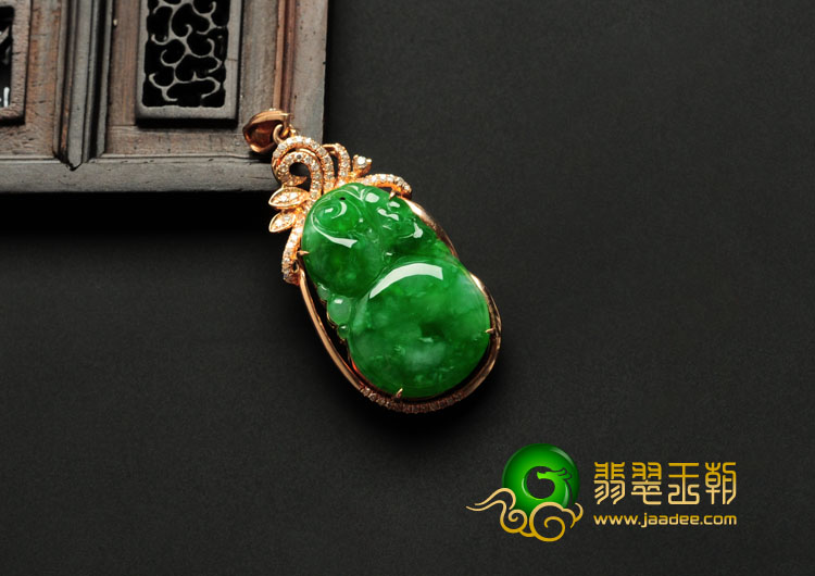 冰种飘翠缅甸翡翠镶玫瑰金福禄寿胸坠（真钻）