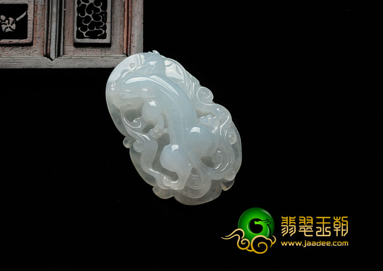 糯冰种淡晴水缅甸翡翠草龙挂件